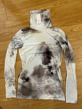 Aritzia WILFRED LE FOU Printed Long Sleeve Turtleneck Top - White & Gray